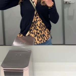 Linne  - Säljer detta superfina linne från fabienne chapot. Säljer pga att de blivit för litet nypris ca500. Köpare stående frakt!