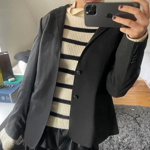 Oversized kavaj  - Fungerar perfekt att ha som jacka nu till hösten under varmare dagar!