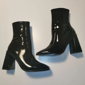 Lack klackskor  - Helt nya oanvända. Frakt tillkommer 