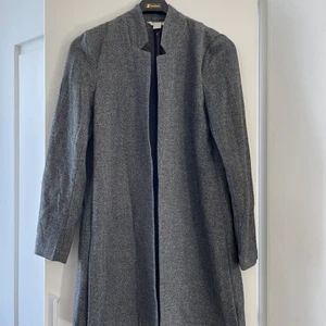 Grå kappa från hm - Grå kappa från hm i storlek 38