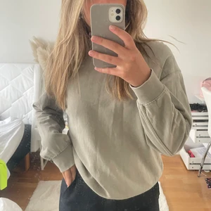 Sweatshirt - Använd fåtal gånger. Passar XS-M. Från zara. 