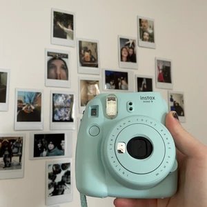 Polorid kamera ! - Nu säljer jag min fina polorid kamera! Har inte använt den så mycket och den funkar precis som den ska :) Den är köpt på Clas ohlson för 700kr dm för mer info <3 Denna kommer jag ändast mötas upp för då fraken blir väldigt dyr annars