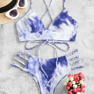 Zaful bikini s - Oanvänd bikini från zaful i storlek s, supersöt och exakt som på bild. Passar mig som vanligtvis har s i bikini ❤️