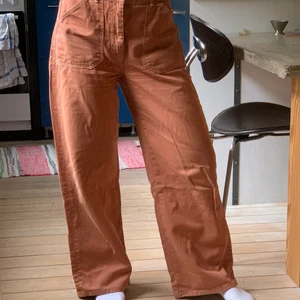 Workwear pants - Ascoola workwear byxor, från Pull&Bear. Köpta för några år sedan men inte använt så mkt, så i bra skick!🥰
