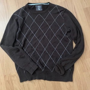 Stickad tröja  - Såå fin och trendig tröja🤎 sitter perfekt oversized på mig som brukar ha storlek S