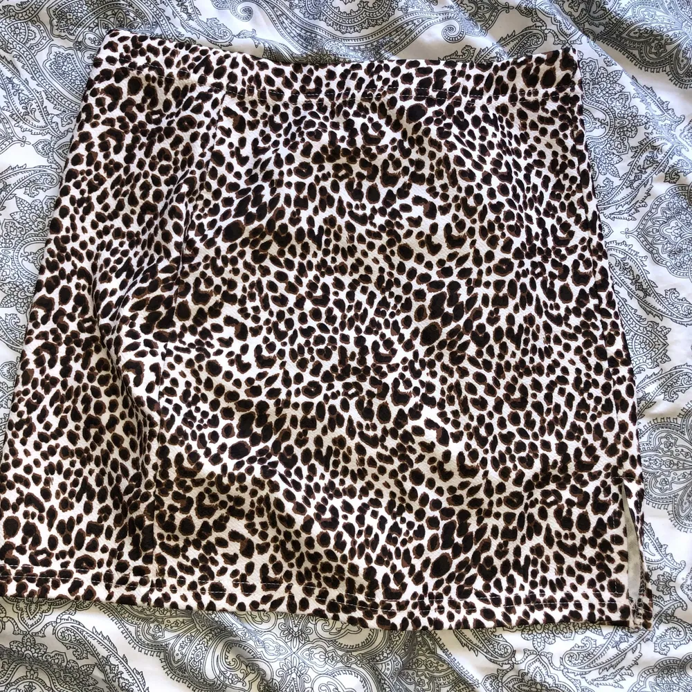 En leopard kjol, använd en gång.. Kjolar.