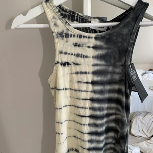 Linne - Säljer detta sjukt snygga linne från weekday som tyvärr inte kommit till användning. Helt oanvänd, prislappen fortfarande kvar. Köparen står för frakten❤️