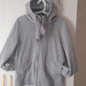 Hoddie  - Hoddie med hög krage.Inköpt från ginatricot .