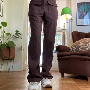 Kostymbyxor - Jättefina vinröda kostymbyxor från Zara strl 36. Väldigt fint skick (lite skrynkliga på bilden). Säljer för 200kr köparen står för frakt❤️❤️❤️