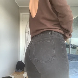 Jeans från Carin Wester, strl 38 - Jeans från Carin Wester, ganska små i storleken så skulle säga att de är som 34/36☺️