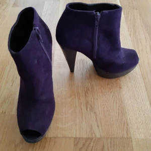Purple shoes - Stylish ankle length boots. Never used. New