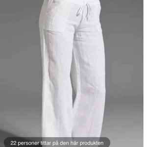 Linnebyxor  - Jag säljer mina linnebyxor som inte används. Dem har fin passform och fint skick o dem är inte genomskinliga. Säljer dem pågrund av fel storlek. Jätte fina till sommaren.  Pris diskuteras. Budet är uppe på 450kr