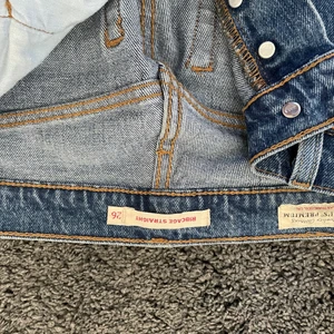 LEVIS ribcage straight - Nästan oanvända levis jeans som är så så fina! Säljer pågrund av fel storlek! Nypris är 1099kr, säljer för 500. Kan mötas upp i Sundsvall eller skicka men då betalar du för frakten 💜💜