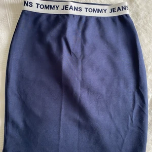 Tommy Jeans Kjol - Använd 1 gång. Mycket gott skick. 