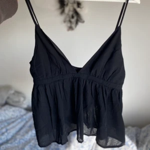 Linne  - Trendigt linne från bikbok✨ dragkedja på sidan och man kan ställa in banden ✨ Liten i storleken✨La ut igen då andra annonsen krånglade ✨