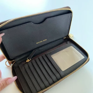 Plånbok  - Michael kors plånbok i nyskick 