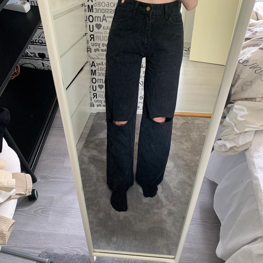 svarta jeans med hål | Plick Second Hand