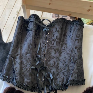 Korsett - Snygg svart korsett i storleken s och xl aldrig använda möts upp och skickar 