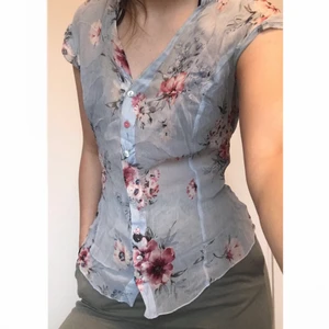 Sheer Summery Shirt 🏖  - Great condition, a bit lose so its not tight, its for the beach, so meant to be comfortable :) Can also wear it wherever else, like dress it up with some white jeans and accessories!