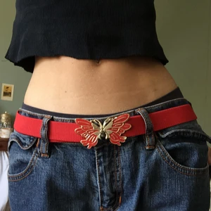 fjärlisskärp - sött skärp! väldigt stretchigt så skulle nog passa många storlekar puss 