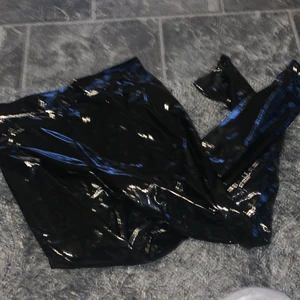 Lack byxor - Madlady lack byxor, super fina men förstora för mig