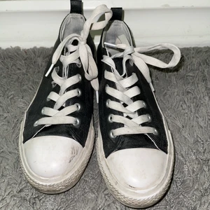 Skor - Slitna på botten men jätte bekväma skor