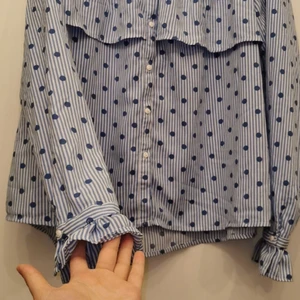 36 - Skjorta bra skick storlek S-M 