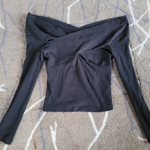 Topp BikBok XS - Vänligen läs noga innan du köper. Inköpt från BikBok i storlek Xs. Köparen står för all eventuell fraktkostnad. Betalning sker innan vara skickas eller vid överlämning. Endast swish.