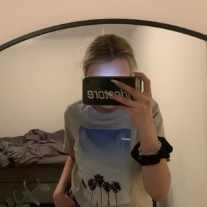 NA-KD T-SHIRT  - •knappt använd                                                 •storlek xs men passar även s🤍