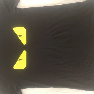 Fendi - Svart beg T shirt storlek S