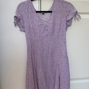 Sommarklänning hm  - Superfin sommarklänning i ljuslila från Hm i storlek S