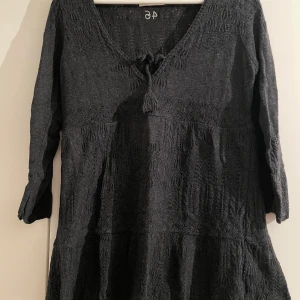 Odd Molly blus - Odd Molly blus stickad, storlek 2, sitter som medium. Använd enstaka gånger.