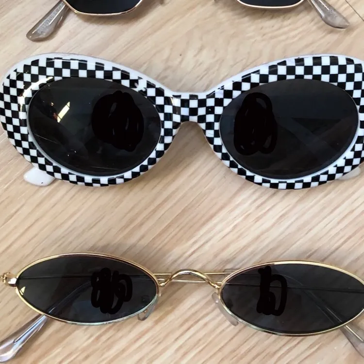 Säljer dessa solglasögon (#1 Högst upp - #4 Underst) #1 (70kr) #2 (50kr) #3 (80kr) #4 (40kr) ❤️ lite frakt tillkommer. . Accessoarer.