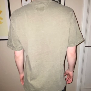 Carlings T-shirt green - Gammal basic grön T-shirt från Carlings. Har varken fläckor eller skador, däremot lite oversized