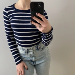 Långarmad topp - Superfin långarmad topp som sitter som en smäck runt kroppen!💞 Storlek XS men skulle säga att den även passar S!💞 Väldigt strechigt material