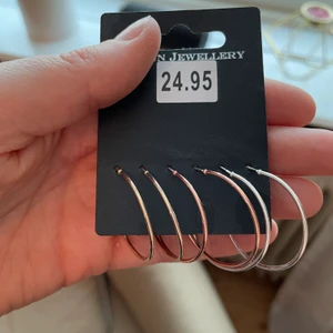 Ringar, örhängen - Ringörhängen, aldrig snvända