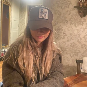 Super ball keps  - Säljer en jättefin keps men kommer tyvärr inte så mycket till användning💞💞 HÖGSTA BUD: 320