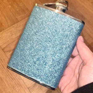 Glittrig plunta  - Säljer min fina blåa glittriga plunta då jag inte använder den🥰 30kr + 30kr i frakt 🤗