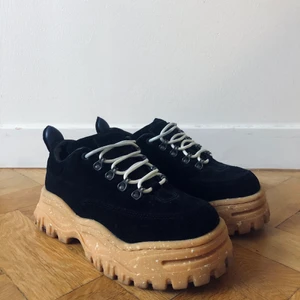 EYTYS ANGEL - svart mocka  - Använda en gång, superfin kvalitet. Limited modell. Originalpris 2600kr