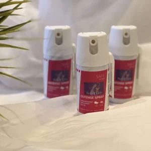 Försvarssprayer! - Försvarsspray vårt UF-företag SafeParty erbjuder. Svensktillverkad licensfri spray med en räckvidd på 4 m som irriterar ögonen och färgar förövaren röd.En perfekt accessoar att ha med i väskan som kan rädda liv. Följ gärna safeparty_uf på instagram💜