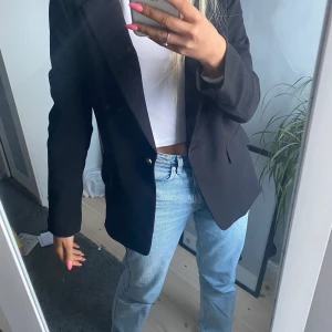 Blazer - Oversized blazer från H&M i storlek 38! Använd ett fåtal gånger, nyskick