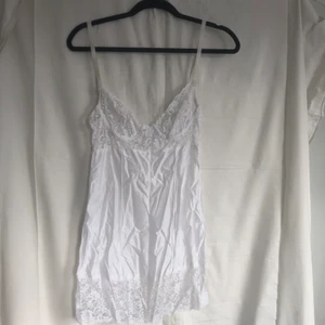 Jätte söt klännig/nattlinne - Super gullig spets klänning/nattlinne, bra skick men skrynklig på bilden