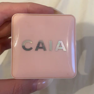 Caia blush - Jättefin rouge från caia som är använd fåtal ggr i färgen rasberry passion nypris 245