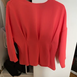 Blus Topshop s/38 - Mycket fint skick, använt en gång