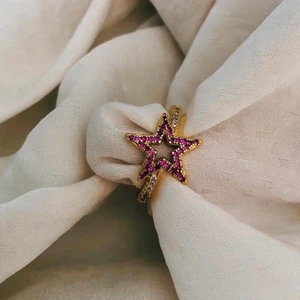 Magenta🎆 - Storlek: 18mm men justerbar                                                                       Pris: 59kr