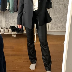 Skinnbyxor  - Storlek S i nyskick🖤 200kr, frakt inräknat i priset
