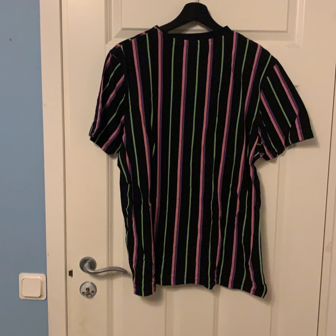 Randig t-shirt i storlek L - 90