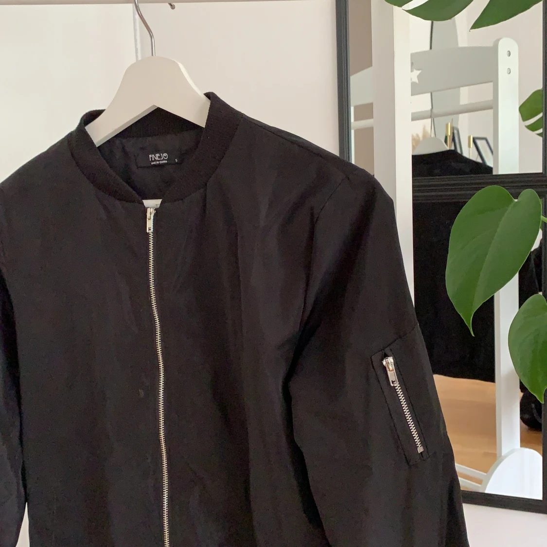 Svart bombarjacka - 91