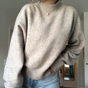 & other stories tröja - Är i mycket gott skick, håller dig väldigt warm 💞☺️ från &otherstories