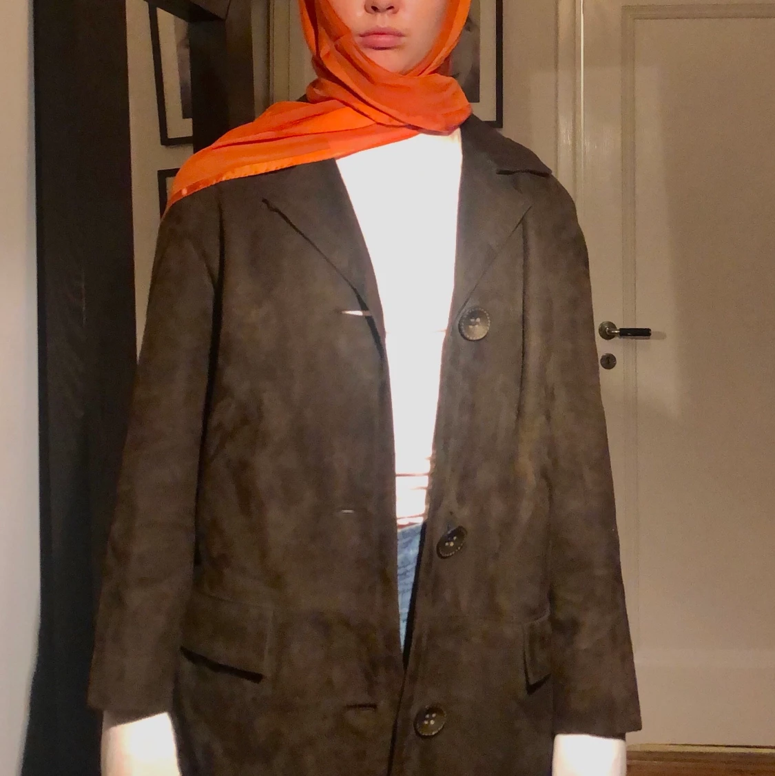 Lång mörkbrun kappa i mocka